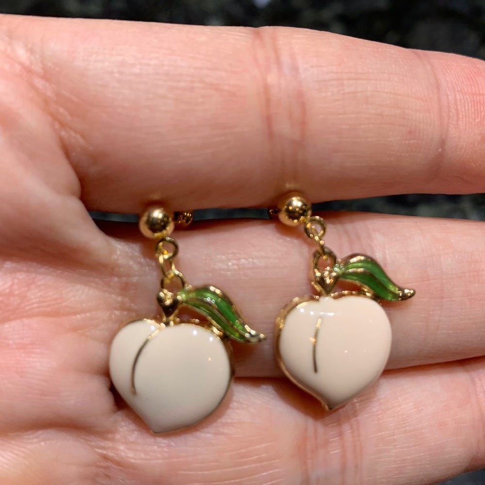 NWT Peaches earrings in yellow gold color setting - Picture 5 of 7